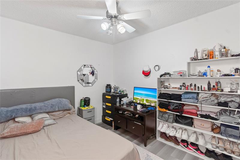 Image 18 of 37 For 5800 Margate Blvd  346-3