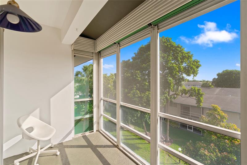 Image 21 of 37 For 5800 Margate Blvd  346-3