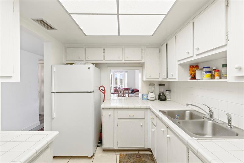 Image 5 of 37 For 5800 Margate Blvd  346-3