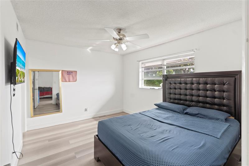 Image 8 of 37 For 5800 Margate Blvd  346-3