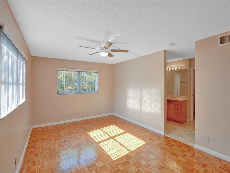 Image 14 of 25 For 3000 Riverside Dr  202