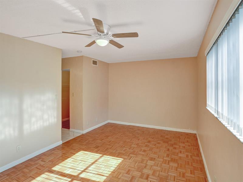 Image 15 of 25 For 3000 Riverside Dr  202