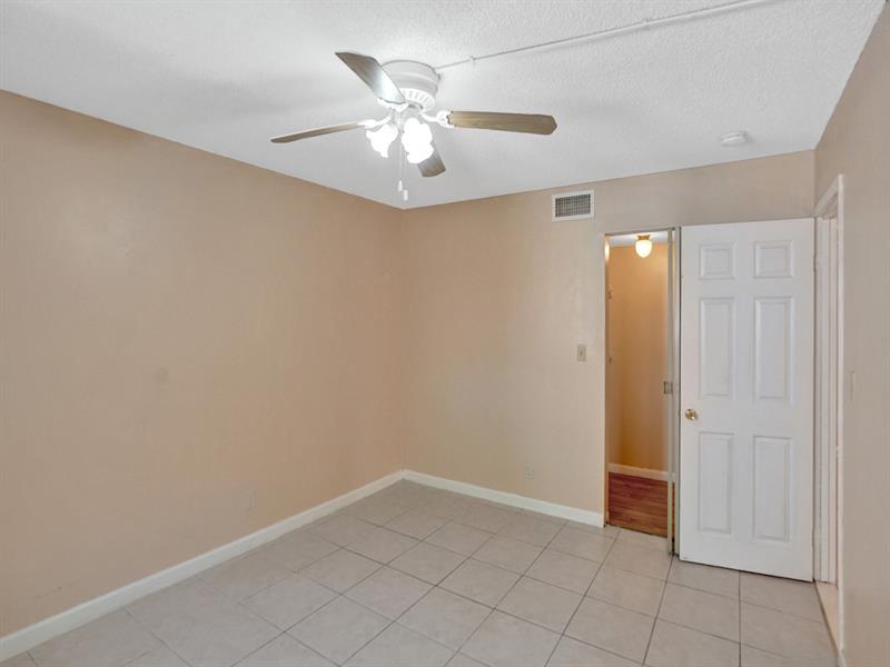Image 16 of 25 For 3000 Riverside Dr  202