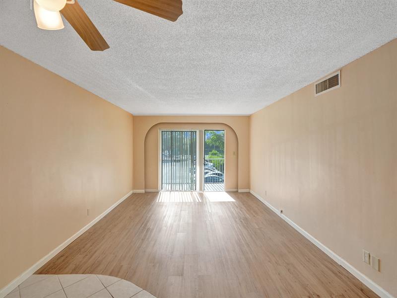 Image 21 of 25 For 3000 Riverside Dr  202