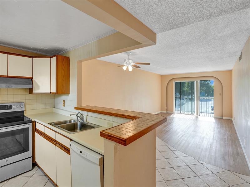Image 22 of 25 For 3000 Riverside Dr  202