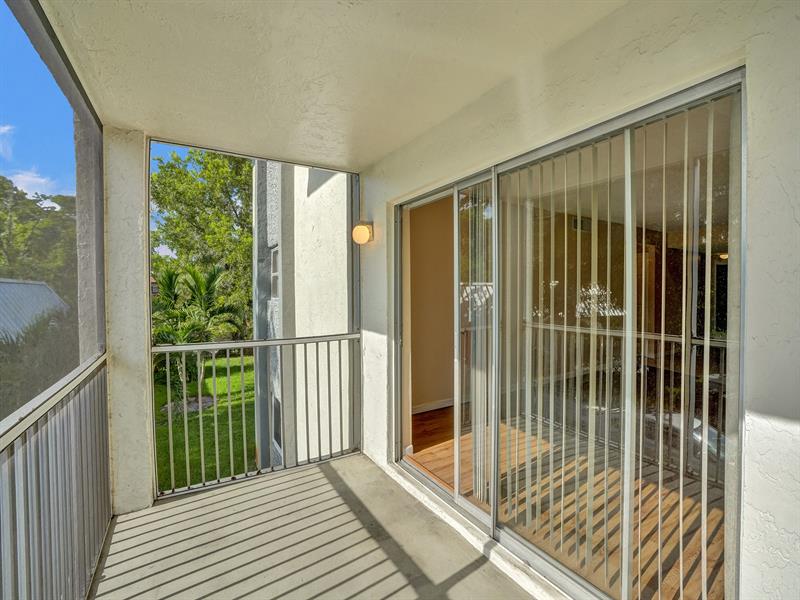 Image 3 of 25 For 3000 Riverside Dr  202