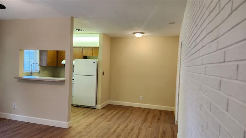 Image 4 of 16 For 216 Sw 10th St  218