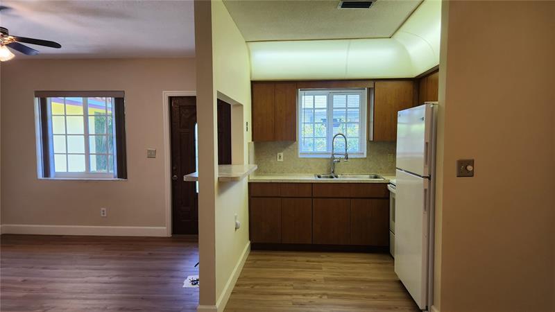 Image 7 of 16 For 216 Sw 10th St  218
