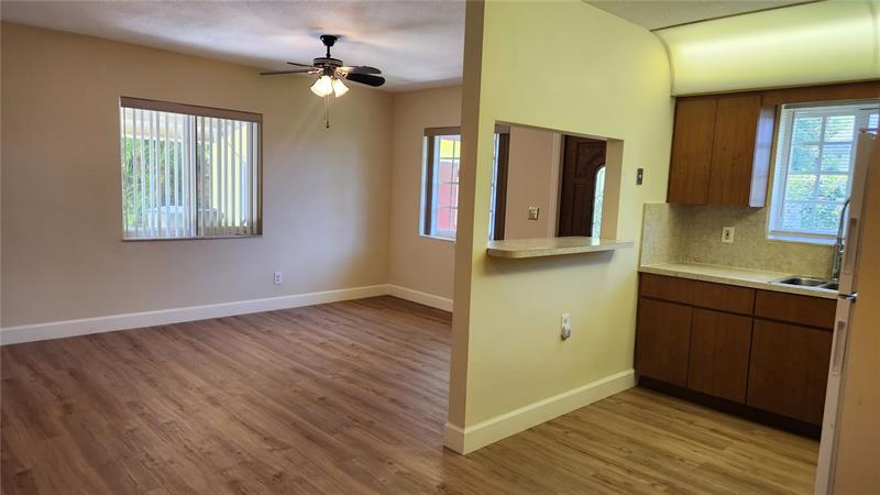 Image 8 of 16 For 216 Sw 10th St  218