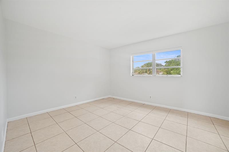 Image 14 of 19 For 461 Sunshine Dr