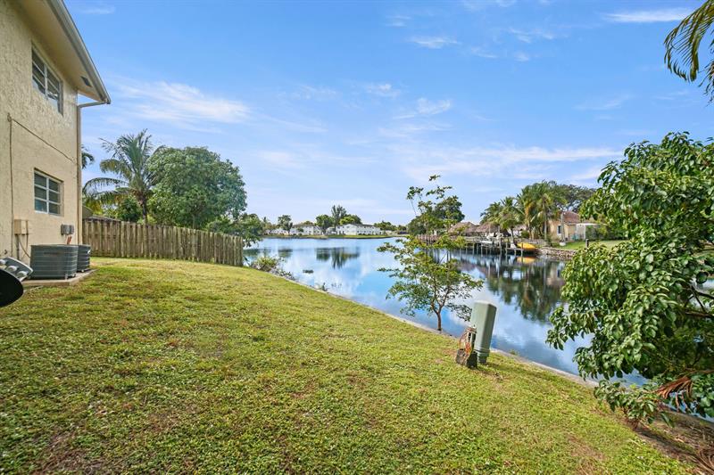 Image 17 of 19 For 461 Sunshine Dr