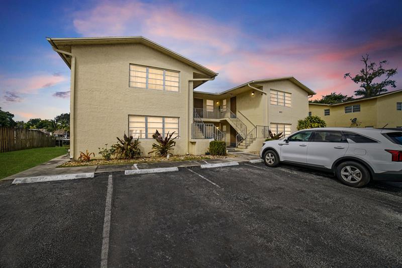 Image 3 of 19 For 461 Sunshine Dr