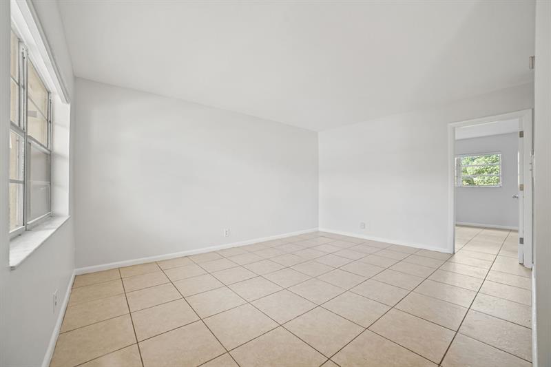Image 8 of 19 For 461 Sunshine Dr