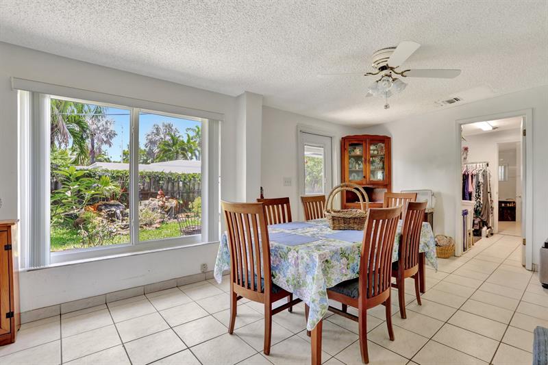 Image 13 of 43 For 217 9th Ct  