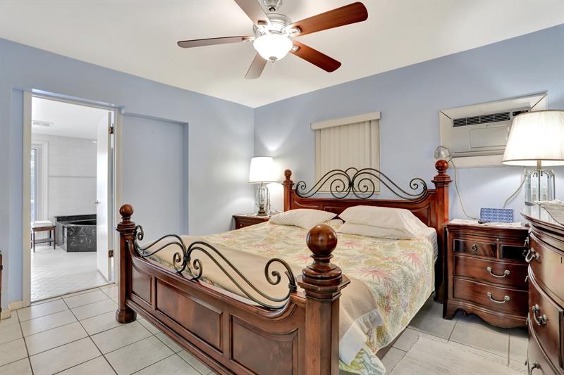 Image 17 of 43 For 217 9th Ct  