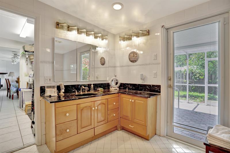 Image 18 of 43 For 217 9th Ct  