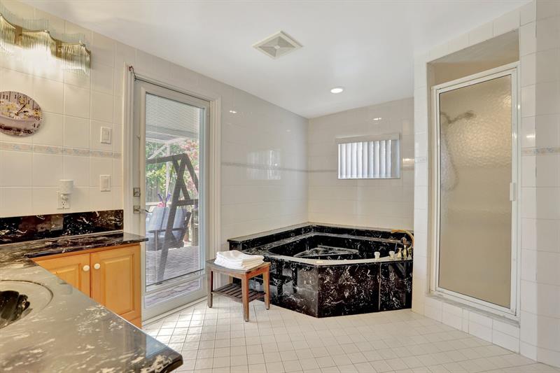 Image 19 of 43 For 217 9th Ct  