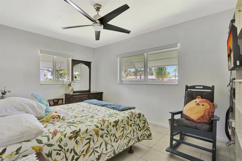 Image 20 of 43 For 217 9th Ct  