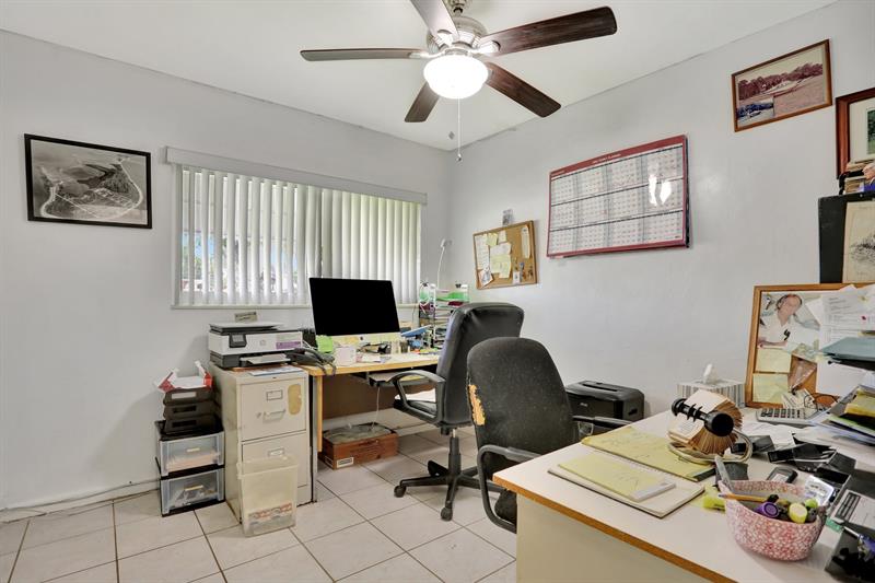 Image 23 of 43 For 217 9th Ct  