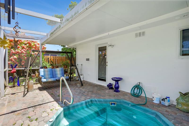 Image 32 of 43 For 217 9th Ct  