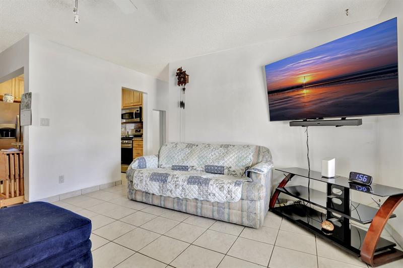 Image 4 of 43 For 217 9th Ct  