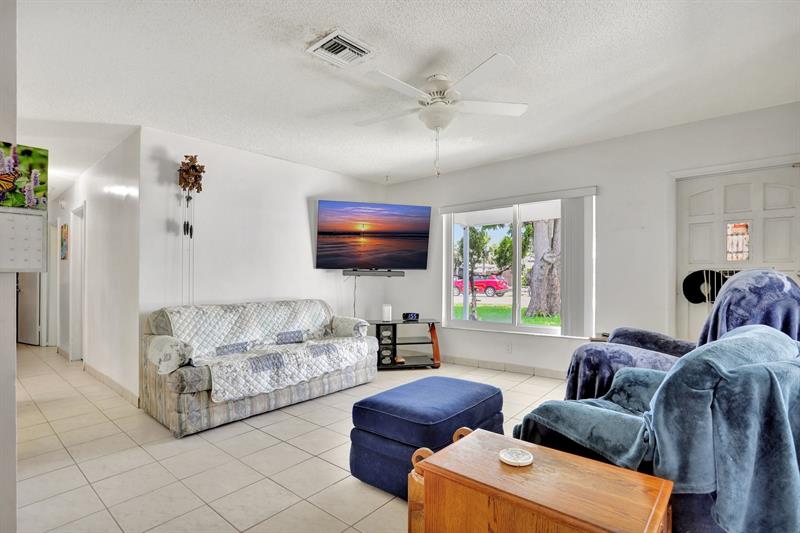 Image 5 of 43 For 217 9th Ct  