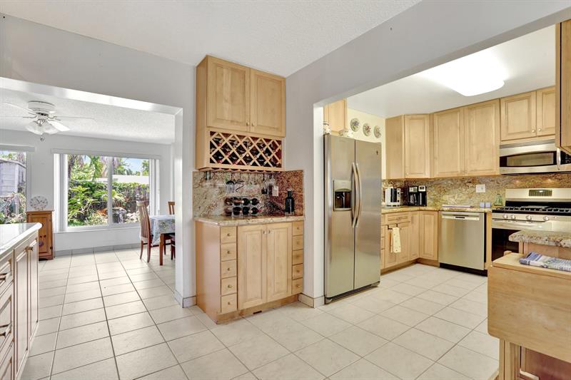 Image 7 of 43 For 217 9th Ct  