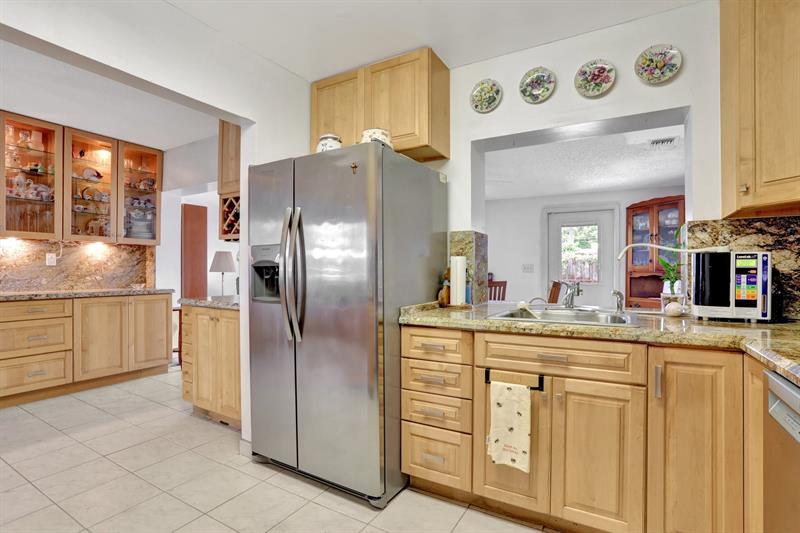 Image 8 of 43 For 217 9th Ct  