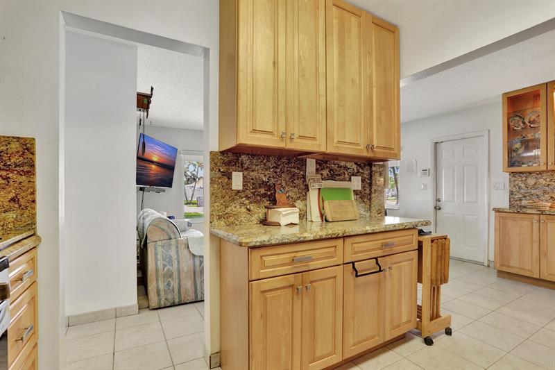 Image 9 of 43 For 217 9th Ct  