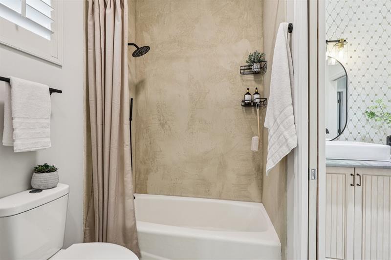 Image 33 of 51 For 3900 23rd Ter