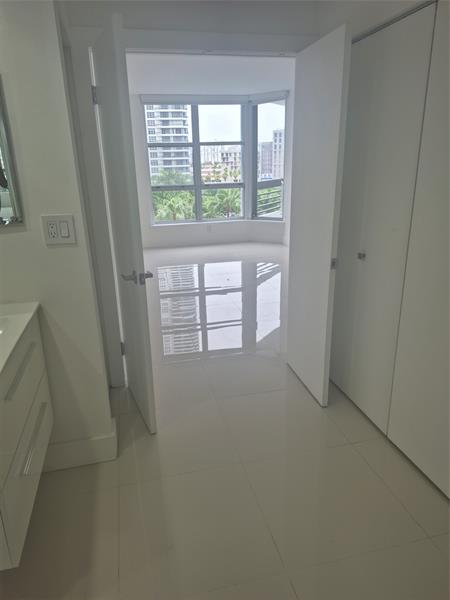 Image 10 of 19 For 3600 Mystic Pointe Dr  811