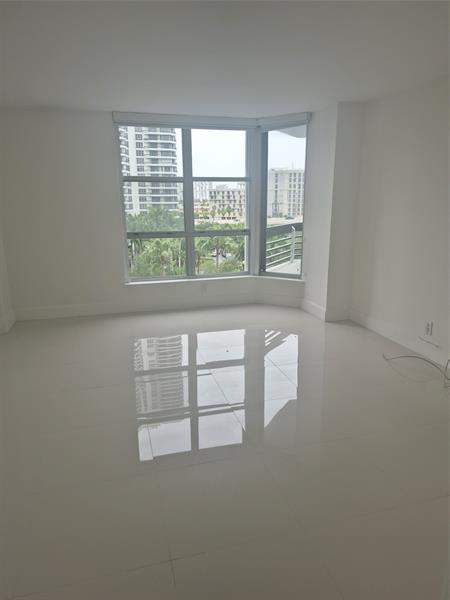 Image 12 of 19 For 3600 Mystic Pointe Dr  811
