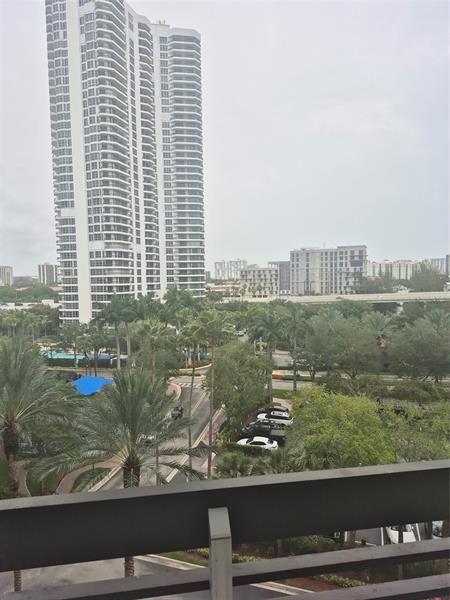 Image 14 of 19 For 3600 Mystic Pointe Dr  811
