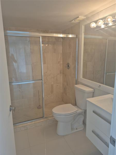 Image 17 of 19 For 3600 Mystic Pointe Dr  811