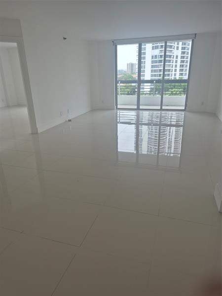 Image 2 of 19 For 3600 Mystic Pointe Dr  811