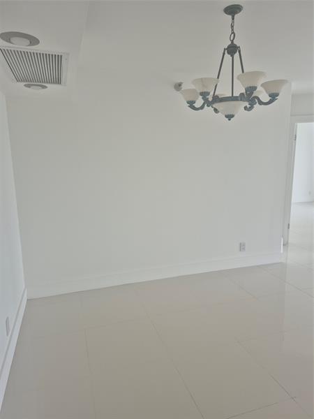 Image 3 of 19 For 3600 Mystic Pointe Dr  811