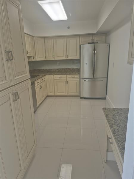 Image 4 of 19 For 3600 Mystic Pointe Dr  811