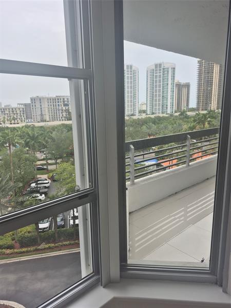 Image 6 of 19 For 3600 Mystic Pointe Dr  811