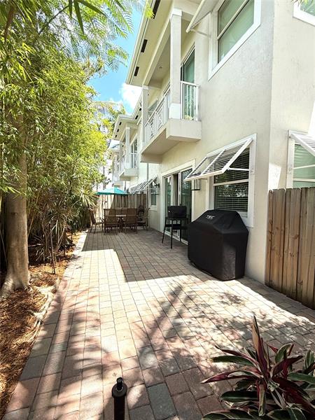 Image 39 of 54 For 2105 5th St  2105