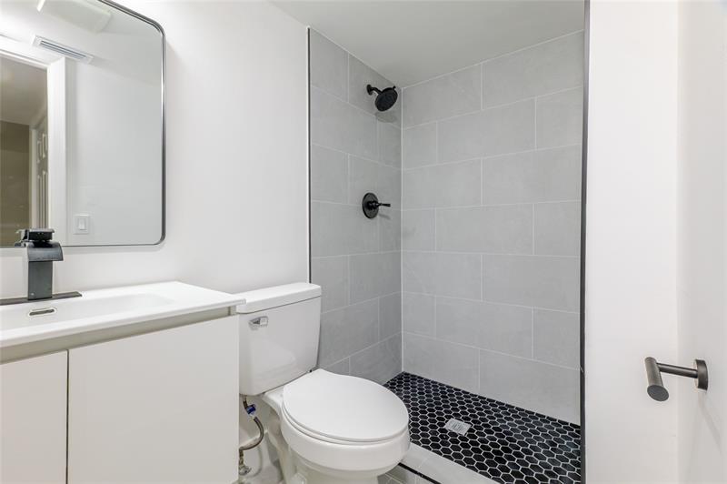 Image 24 of 36 For 7579 79th Ave  205