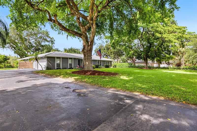 Image 4 of 49 For 9540 39th Ct