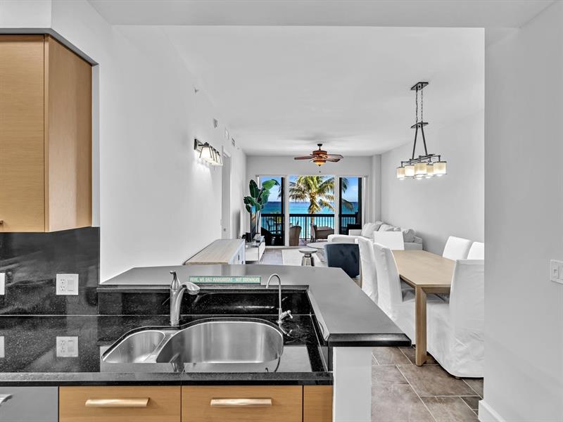 Image 10 of 36 For 4444 El Mar Dr  3305
