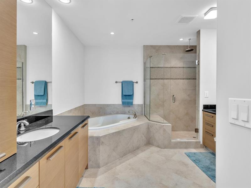 Image 15 of 36 For 4444 El Mar Dr  3305