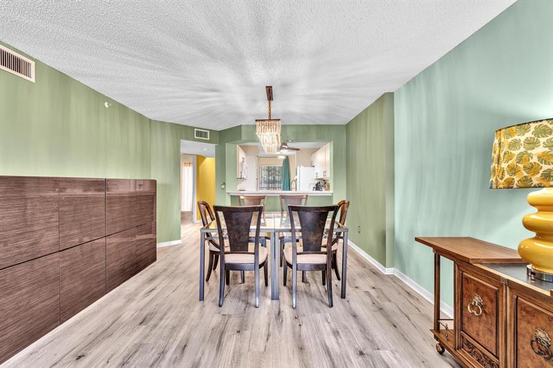 Image 16 of 66 For 9587 Weldon Cir  B211
