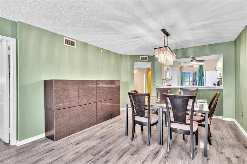 Image 17 of 66 For 9587 Weldon Cir  B211