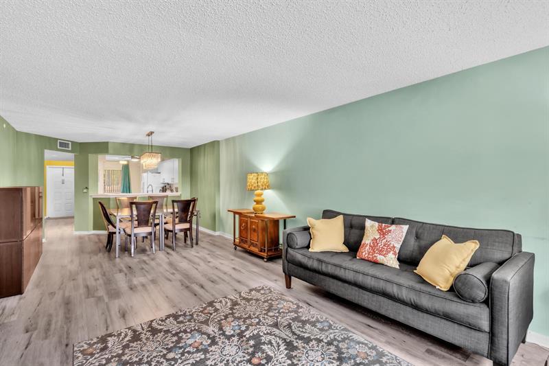 Image 19 of 66 For 9587 Weldon Cir  B211