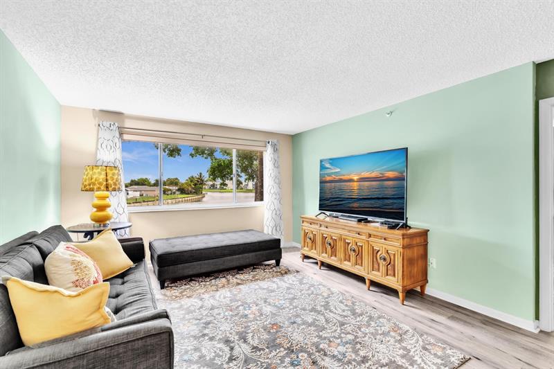 Image 21 of 66 For 9587 Weldon Cir  B211