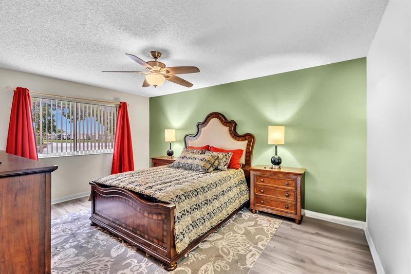 Image 22 of 66 For 9587 Weldon Cir  B211