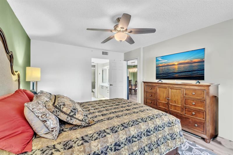 Image 23 of 66 For 9587 Weldon Cir  B211
