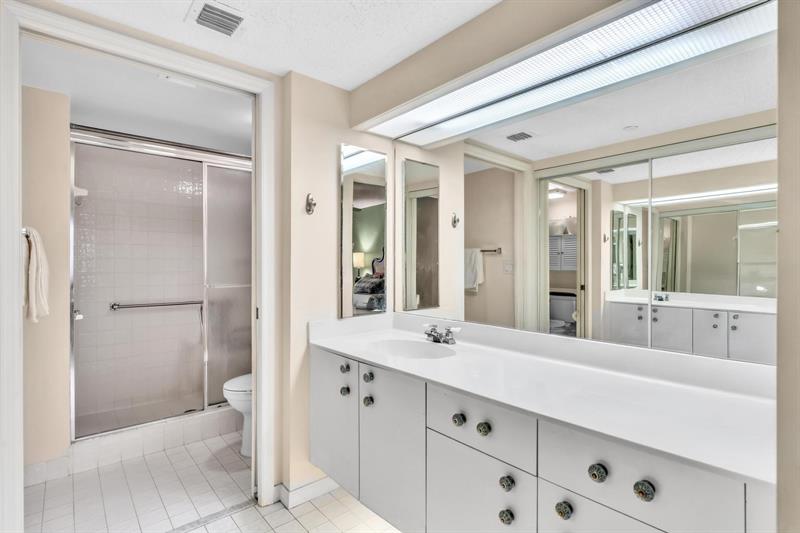Image 25 of 66 For 9587 Weldon Cir  B211